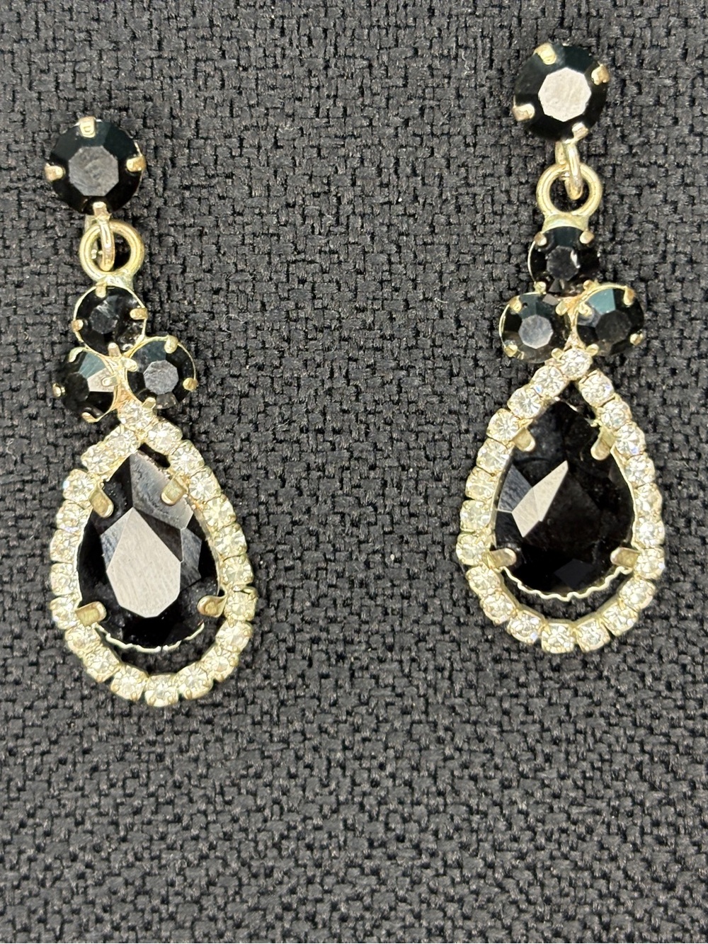 Elegant Black Teardrop Crystal Necklace and Earrings Set - Picture 6 of 13